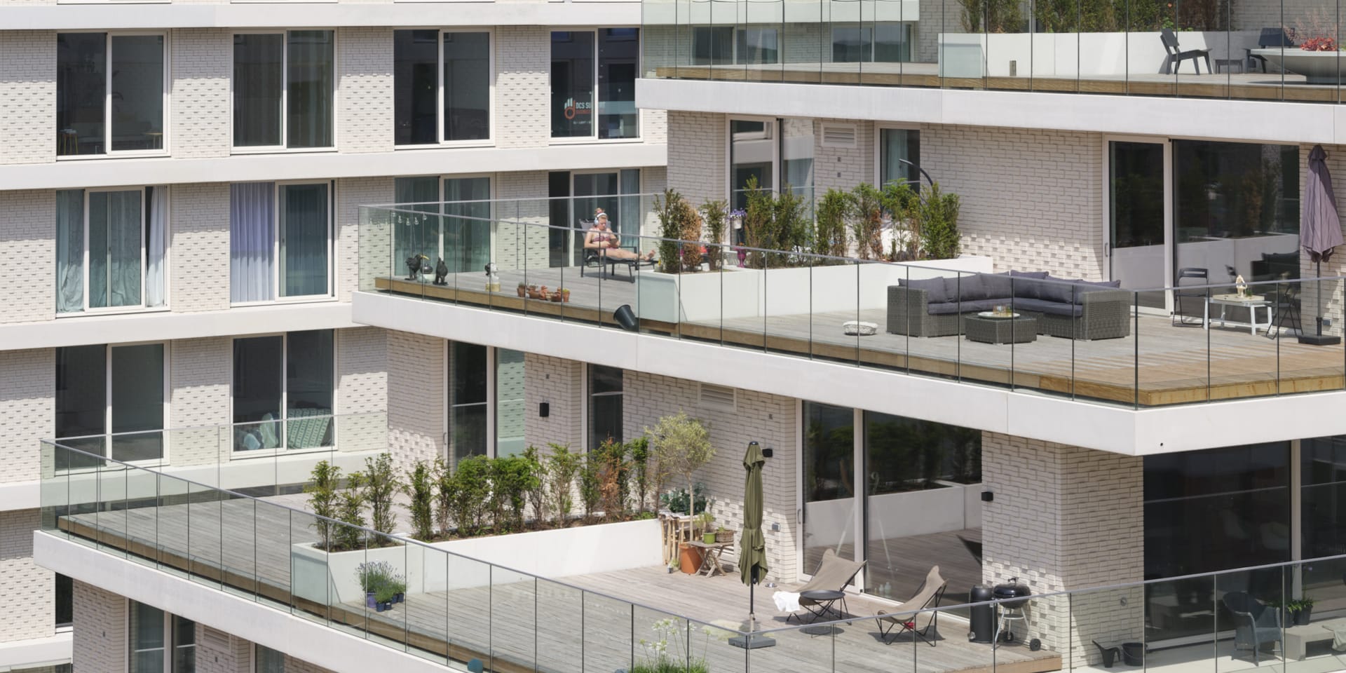 Urban density <br> Community <br> Outdoor spaces